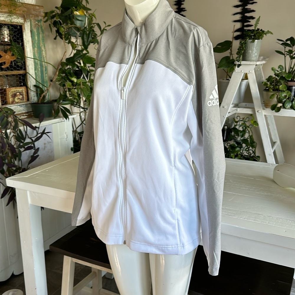 🐞Adidas size large men’s jacket with zip pockets, Sept 2019